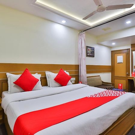 Oyo 17117 Hotel Rainbow فَدودارا المظهر الخارجي الصورة