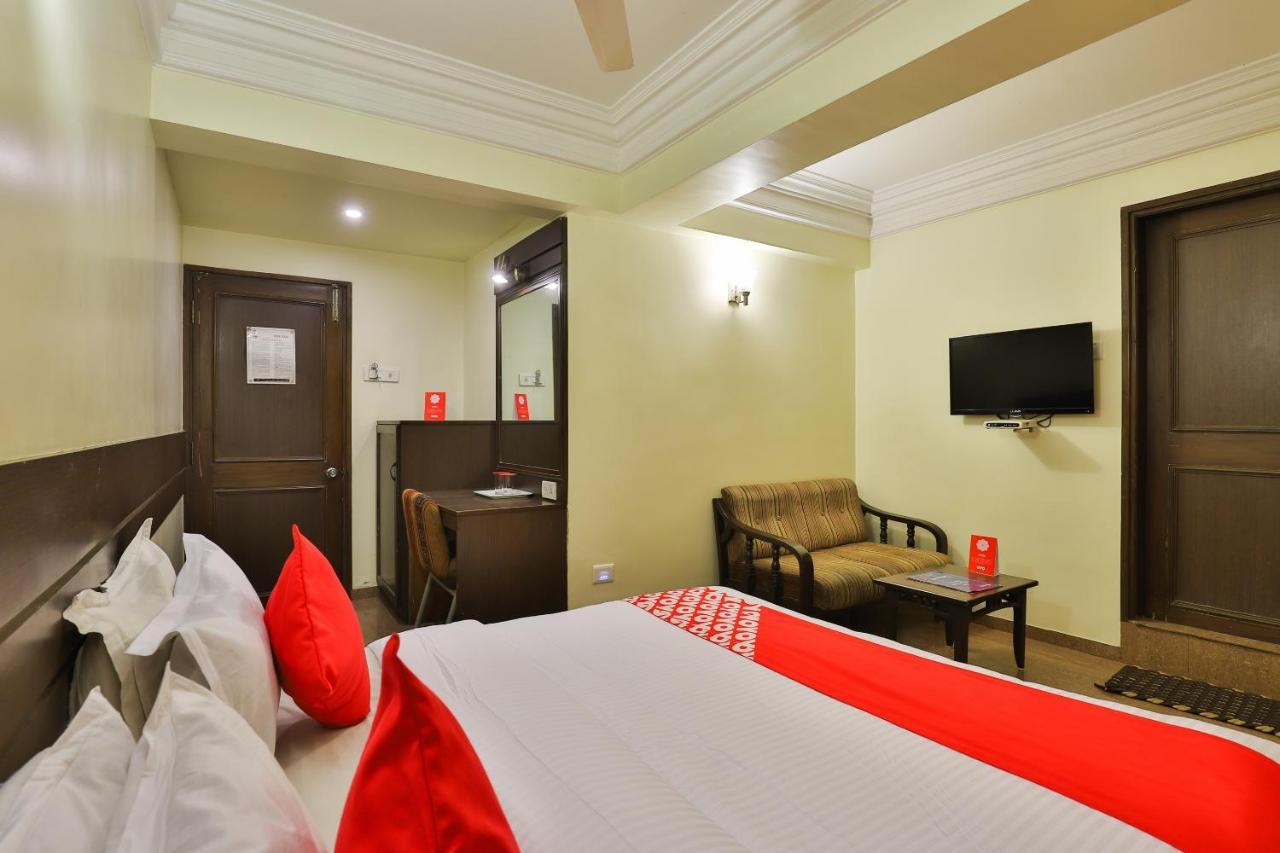 Oyo 17117 Hotel Rainbow فَدودارا المظهر الخارجي الصورة