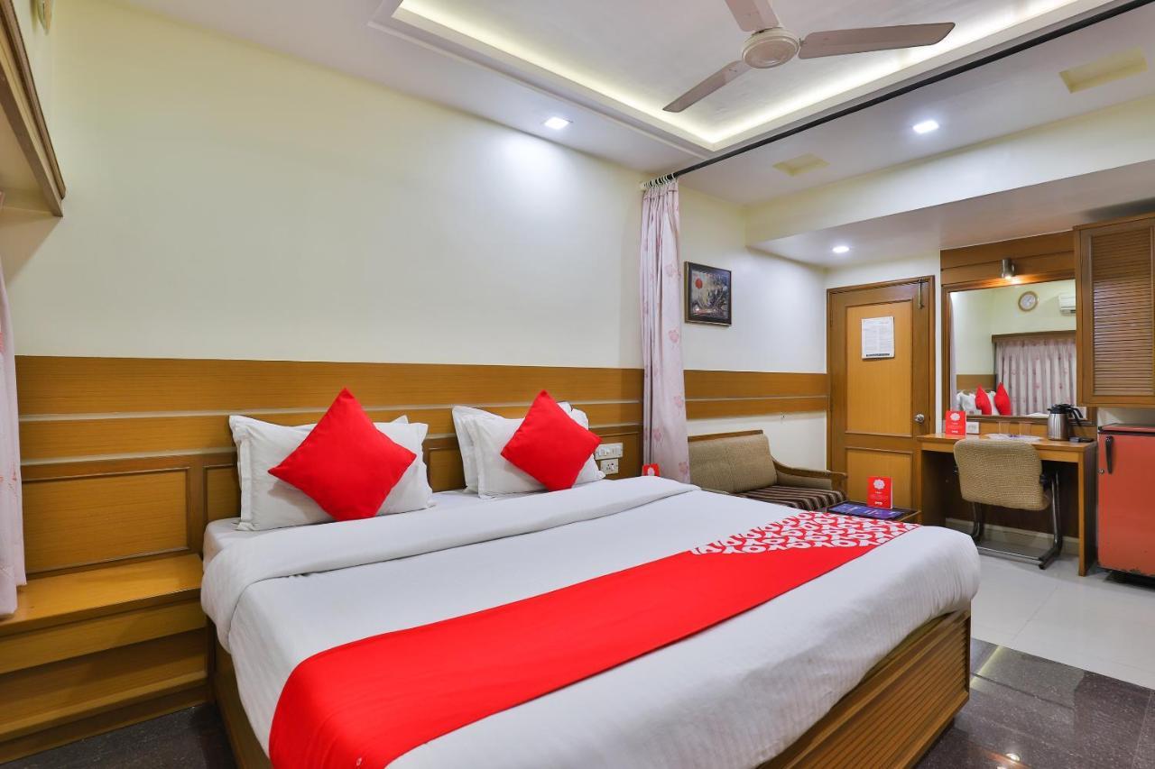 Oyo 17117 Hotel Rainbow فَدودارا المظهر الخارجي الصورة