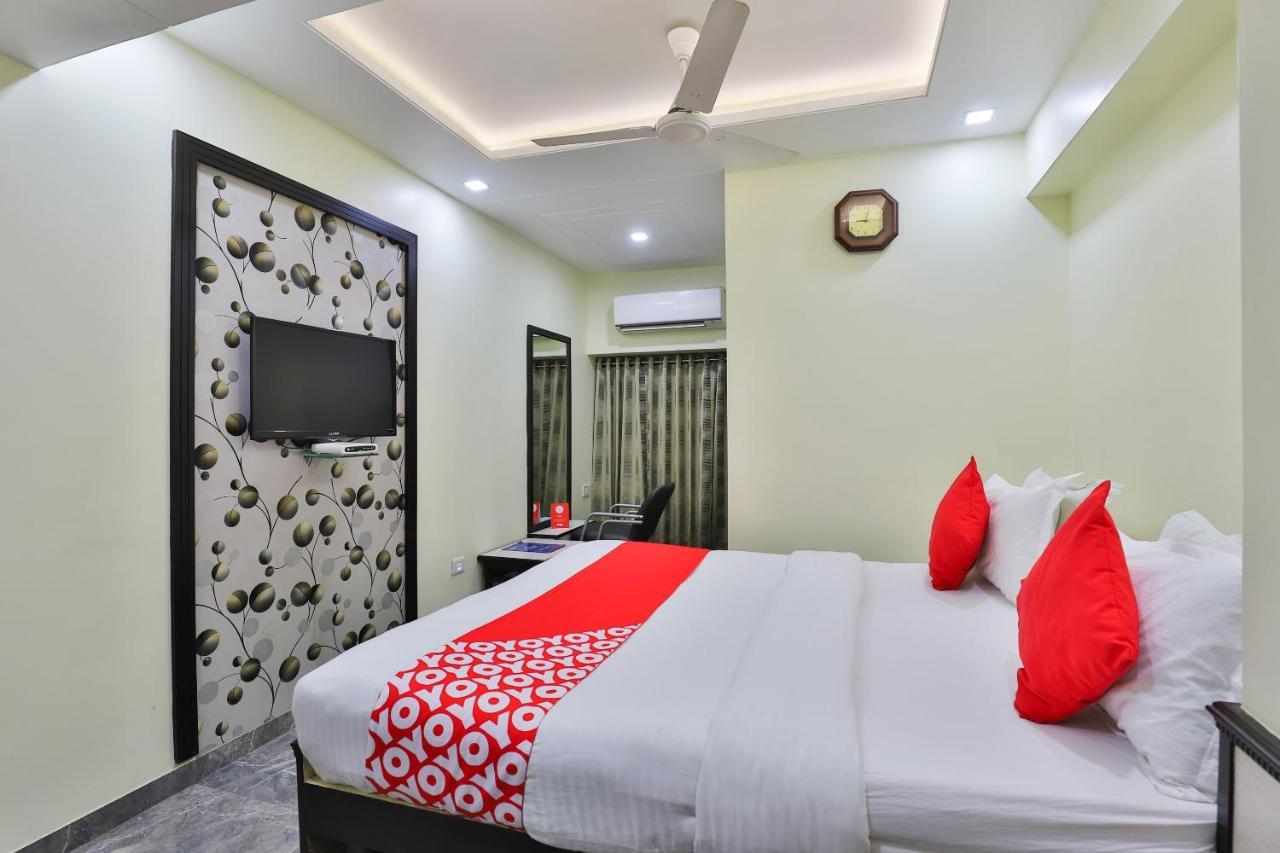 Oyo 17117 Hotel Rainbow فَدودارا المظهر الخارجي الصورة