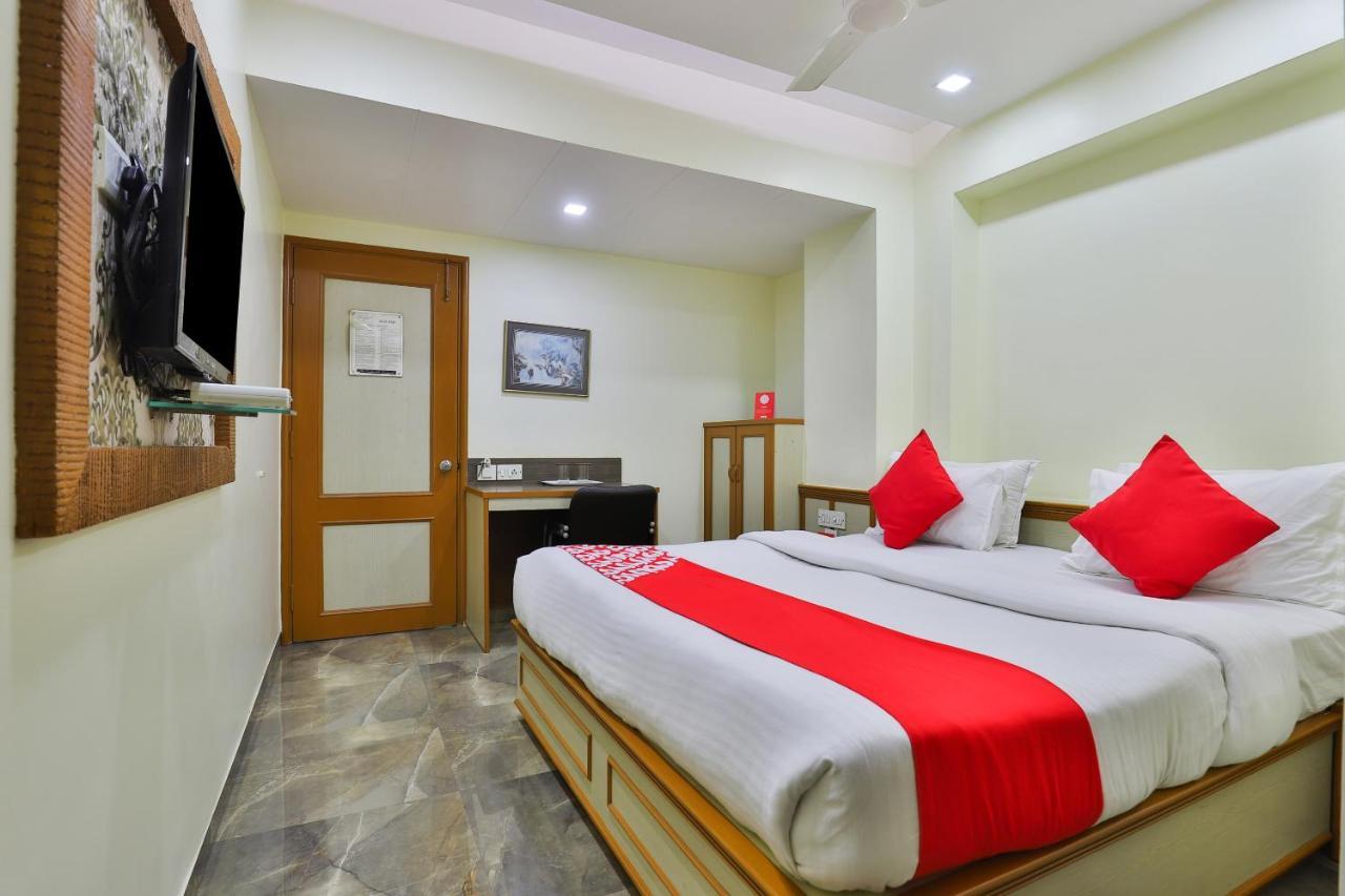 Oyo 17117 Hotel Rainbow فَدودارا المظهر الخارجي الصورة