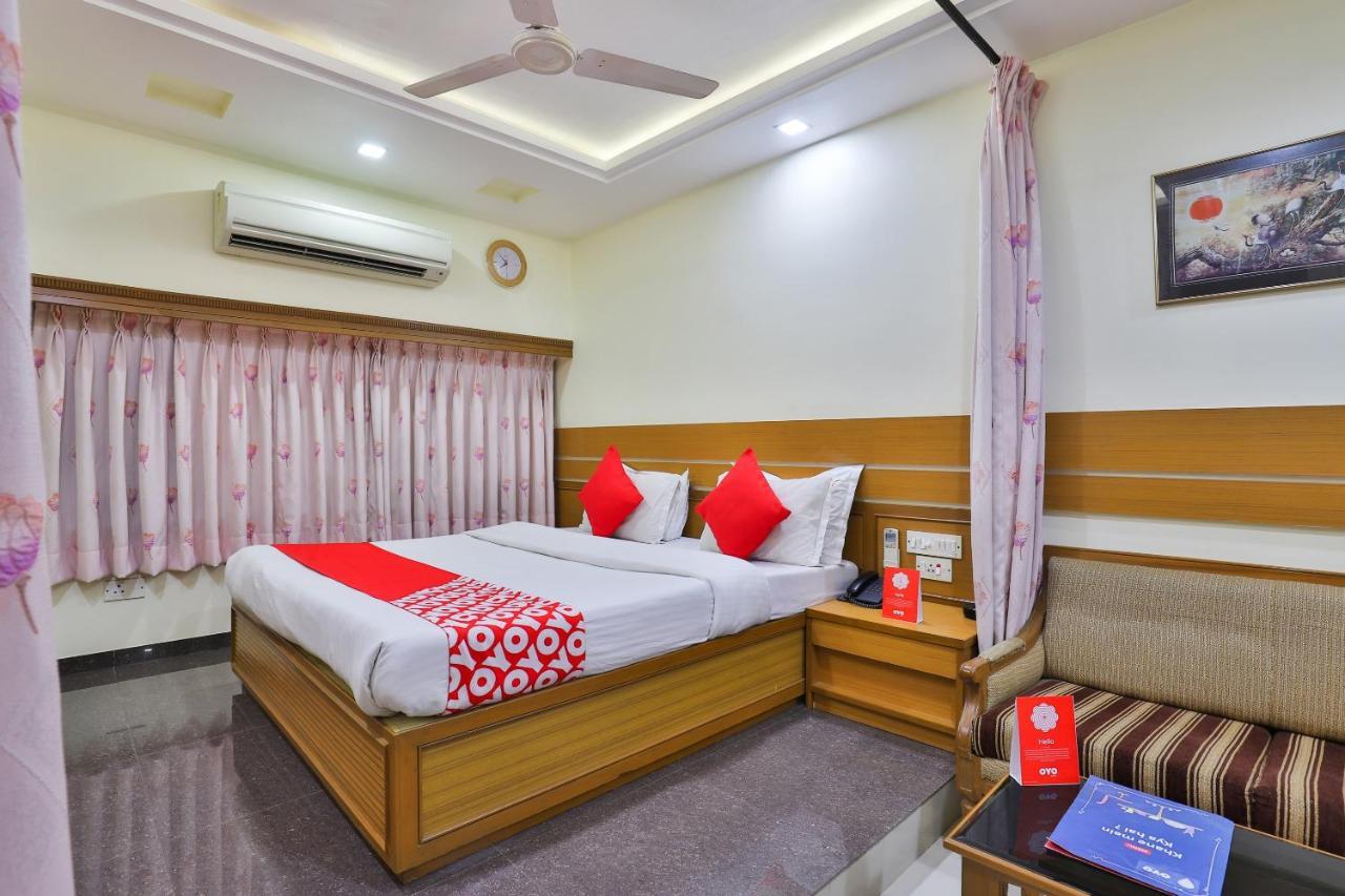 Oyo 17117 Hotel Rainbow فَدودارا المظهر الخارجي الصورة