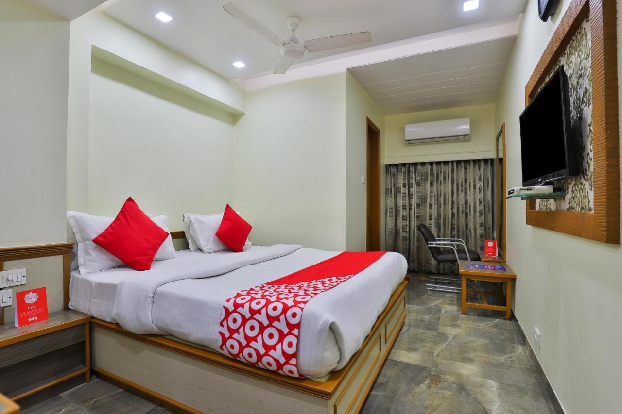Oyo 17117 Hotel Rainbow فَدودارا المظهر الخارجي الصورة