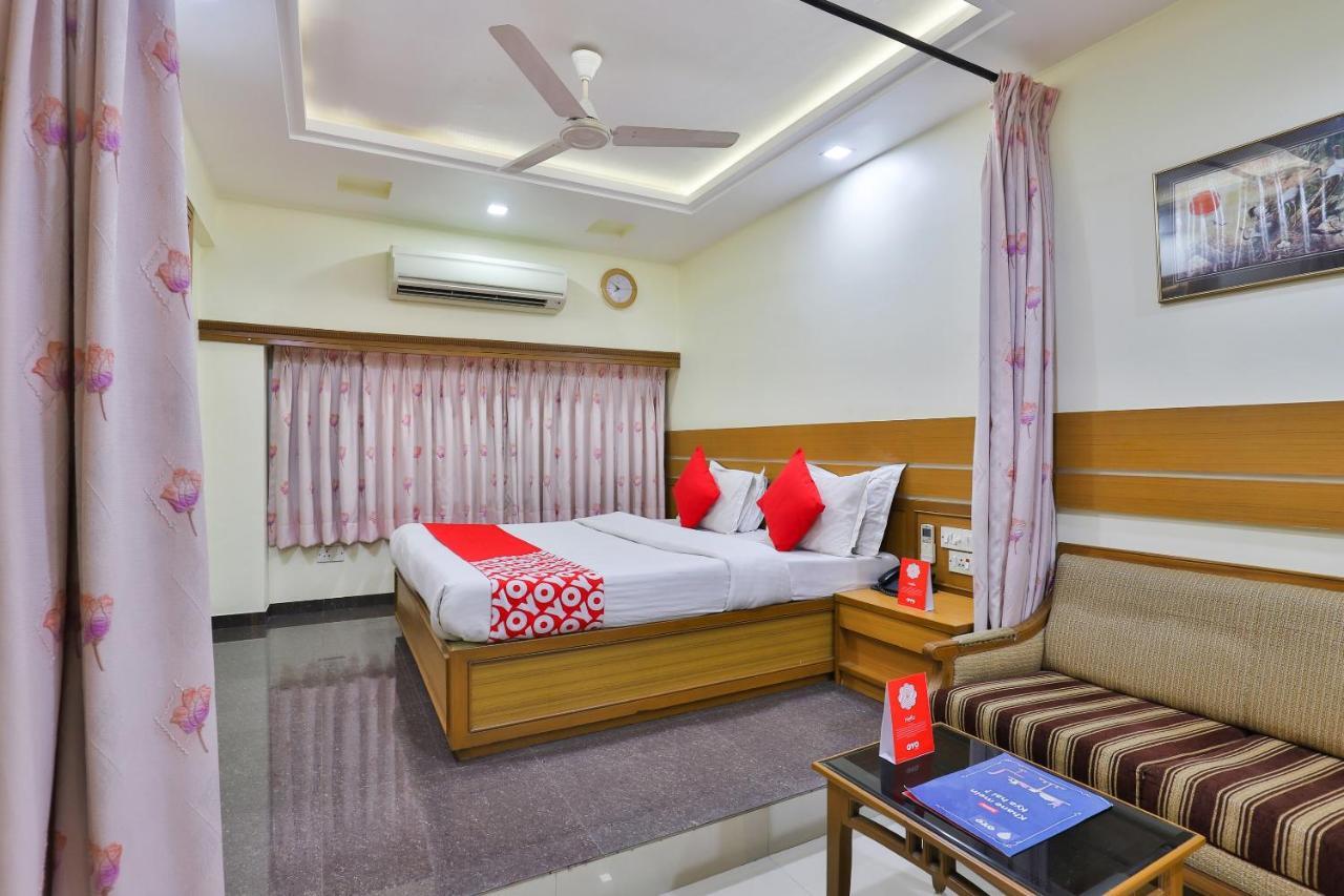 Oyo 17117 Hotel Rainbow فَدودارا المظهر الخارجي الصورة