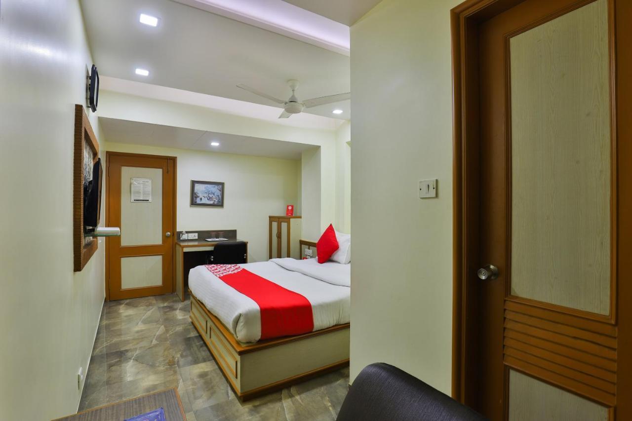Oyo 17117 Hotel Rainbow فَدودارا المظهر الخارجي الصورة