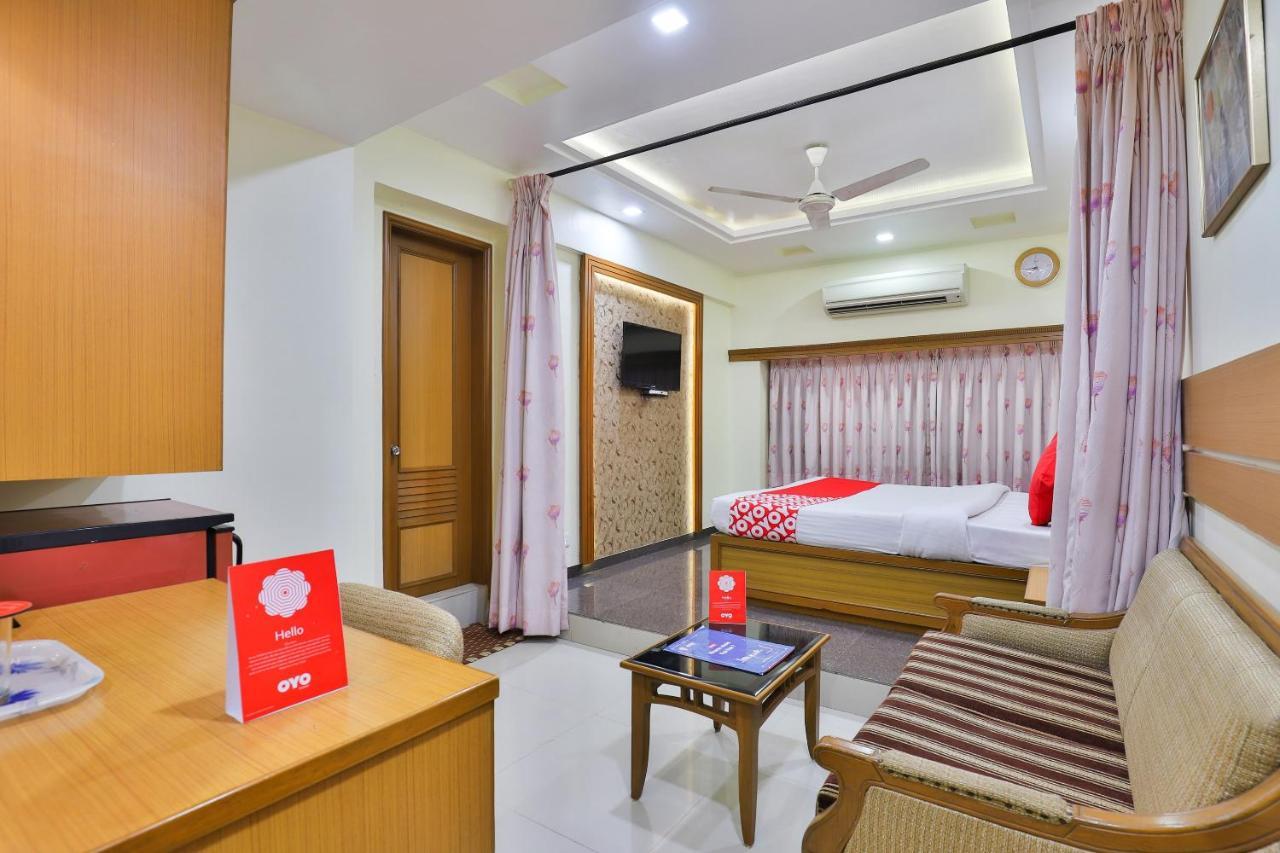 Oyo 17117 Hotel Rainbow فَدودارا المظهر الخارجي الصورة